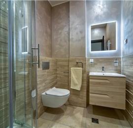 6 bedroom villa with pool and roof terrace, Sveti Staffan, sleeps 12